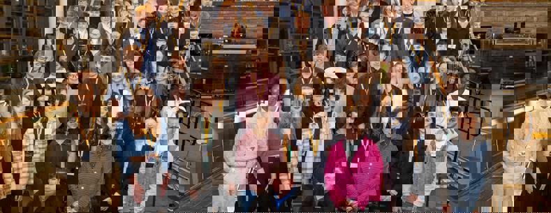 Aelodau o Senedd Ieuenctid Cymru rhwng mis Rhagfyr 2021 a mis Tachwedd 2023
