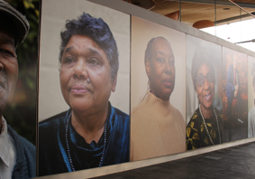 Portreadau o bobl o’r arddangosfa Windrush yn y Senedd